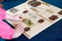 Тактильно-развивающая панель “Замочки” - fgospostavki.ru - Казань