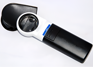 Лупа карманная с подсветкой (10х) - fgospostavki.ru - Казань